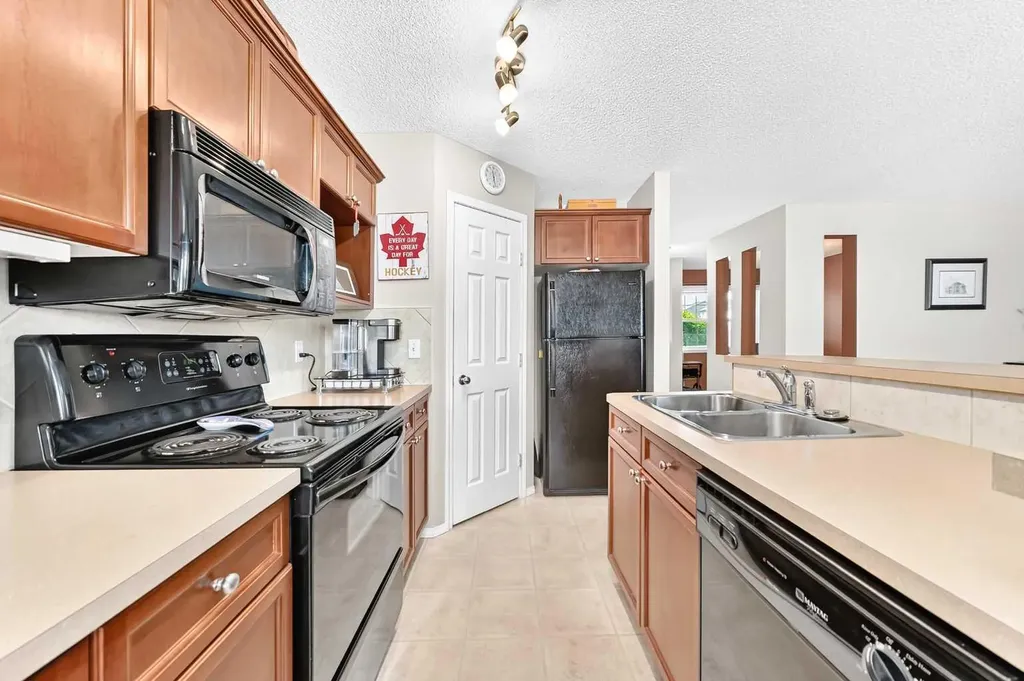 6 Cimarron Grove Way Okotoks AB T1S 2H1