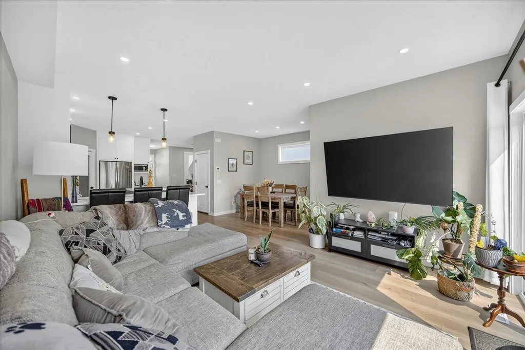 4620 81 Street NW Calgary AB T3B2P6