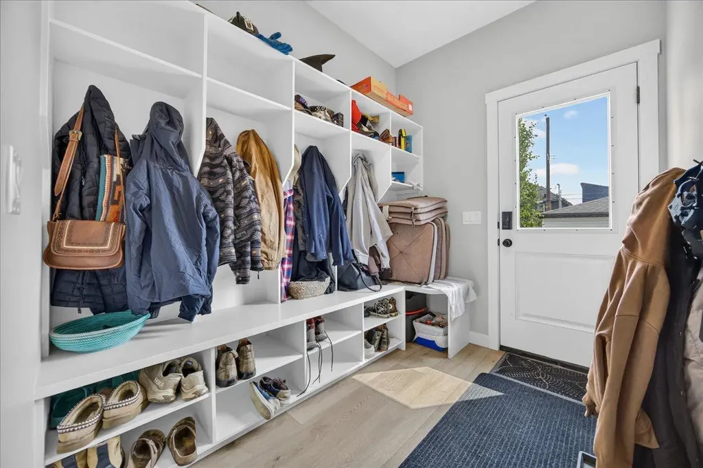 4620 81 Street NW Calgary AB T3B2P6