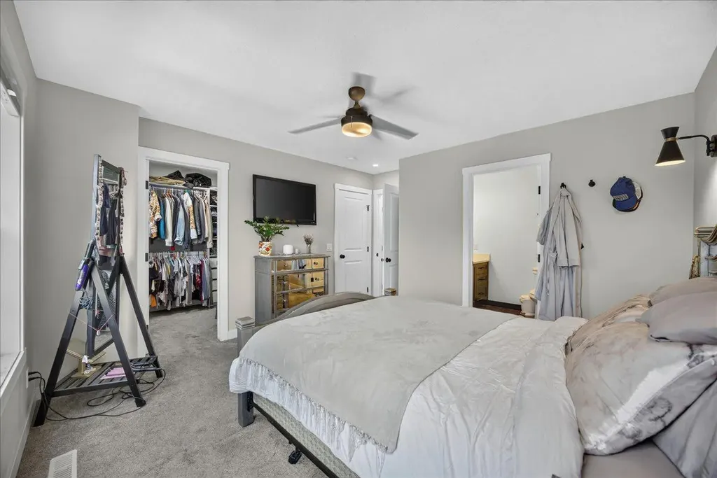 4620 81 Street NW Calgary AB T3B2P6