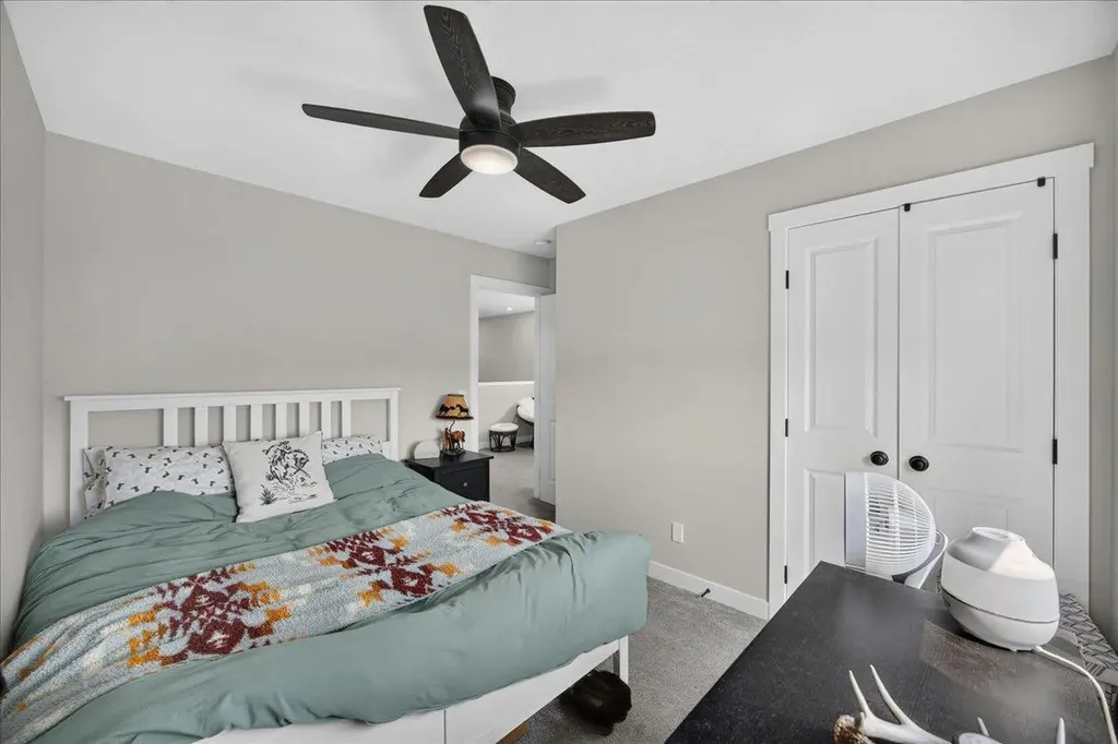4620 81 Street NW Calgary AB T3B2P6