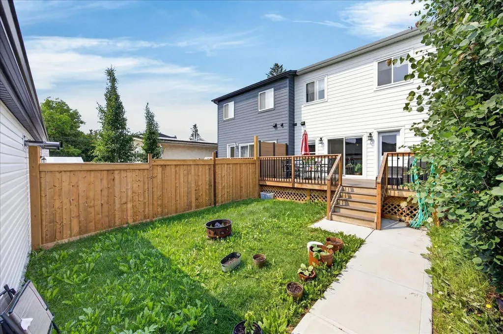 4620 81 Street NW Calgary AB T3B2P6