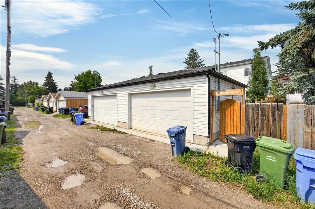 4620 81 Street NW Calgary AB T3B2P6