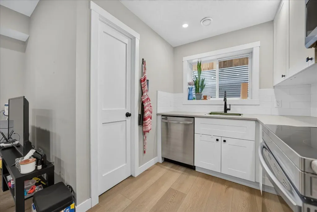 4620 81 Street NW Calgary AB T3B2P6