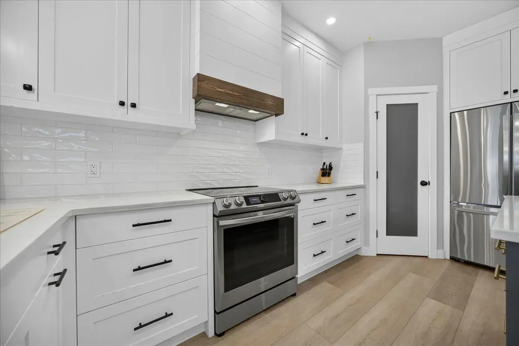 4620 81 Street NW Calgary AB T3B2P6