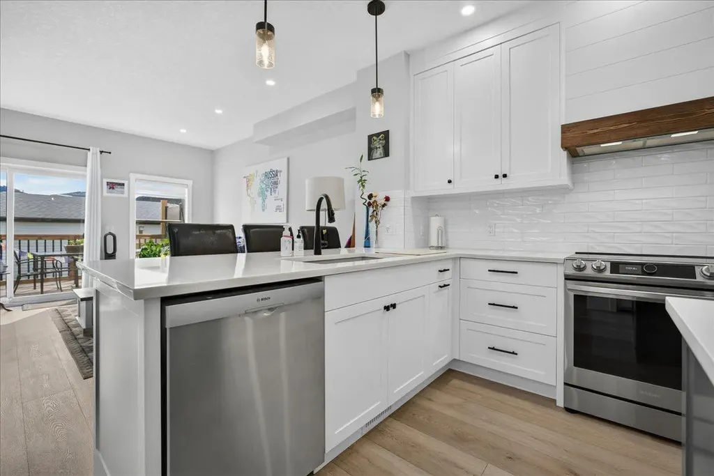 4620 81 Street NW Calgary AB T3B2P6