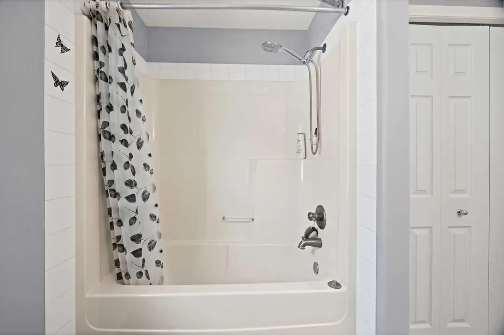 283 Taralake Landing NE Calgary AB T3J0E9