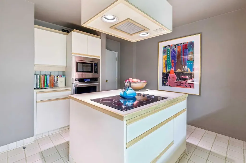 500 Eau Claire Avenue SW Calgary AB T2P 3R8