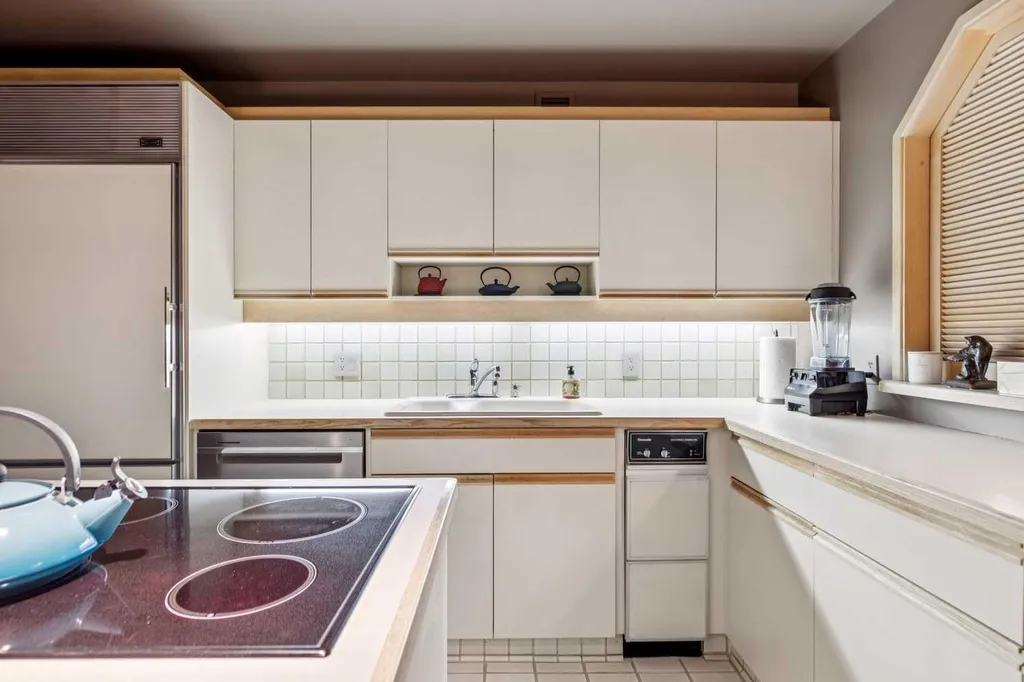 500 Eau Claire Avenue SW Calgary AB T2P 3R8