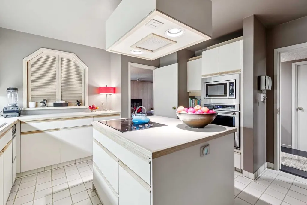 500 Eau Claire Avenue SW Calgary AB T2P 3R8