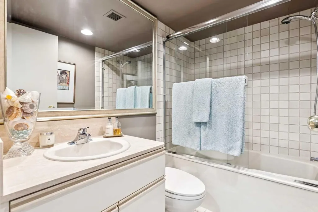 500 Eau Claire Avenue SW Calgary AB T2P 3R8