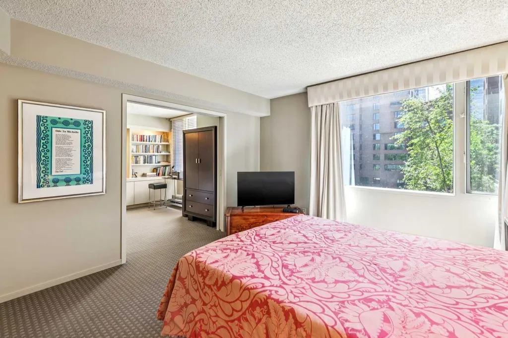 500 Eau Claire Avenue SW Calgary AB T2P 3R8