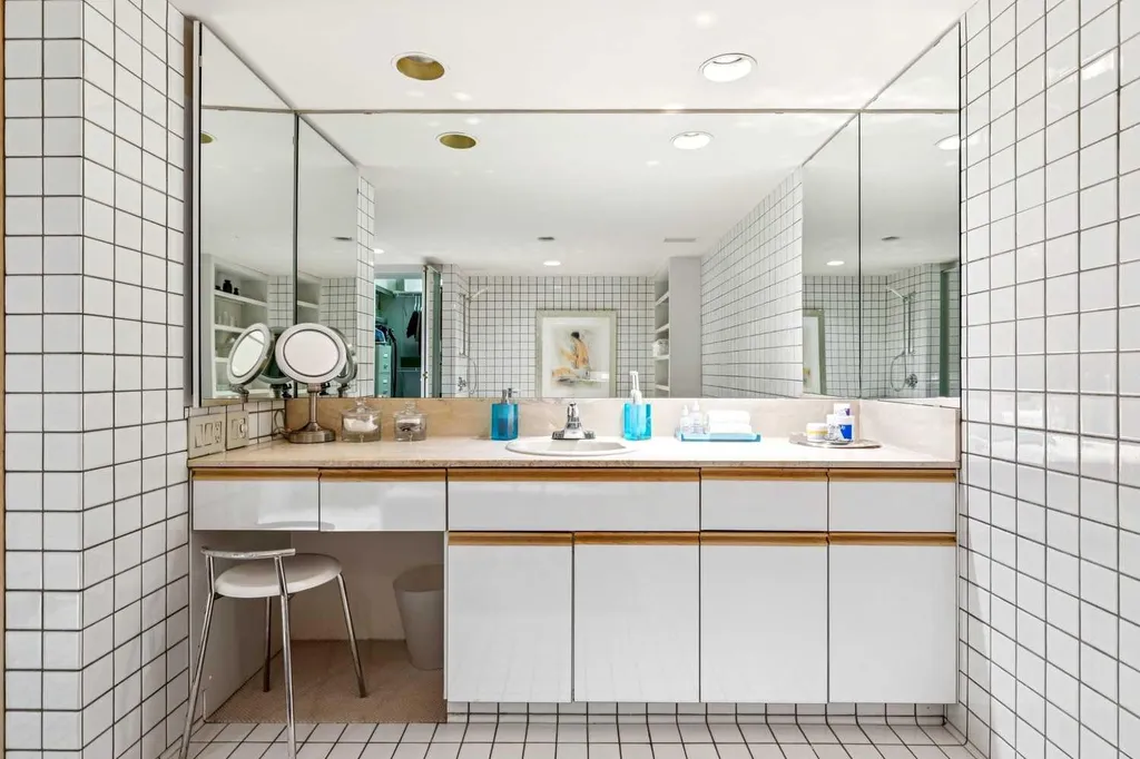 500 Eau Claire Avenue SW Calgary AB T2P 3R8