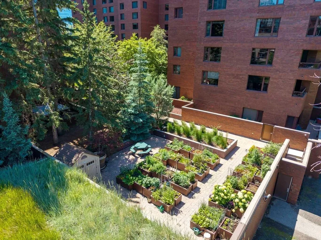 500 Eau Claire Avenue SW Calgary AB T2P 3R8