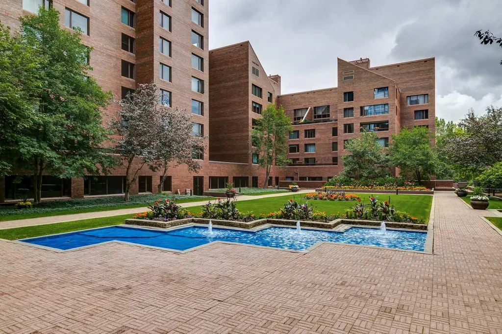 500 Eau Claire Avenue SW Calgary AB T2P 3R8