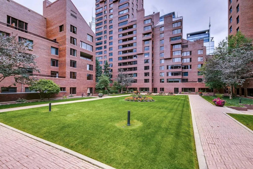500 Eau Claire Avenue SW Calgary AB T2P 3R8