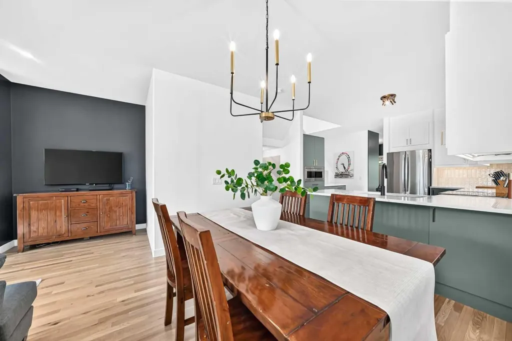 1416 43 Street SW Calgary AB T3C 2A2