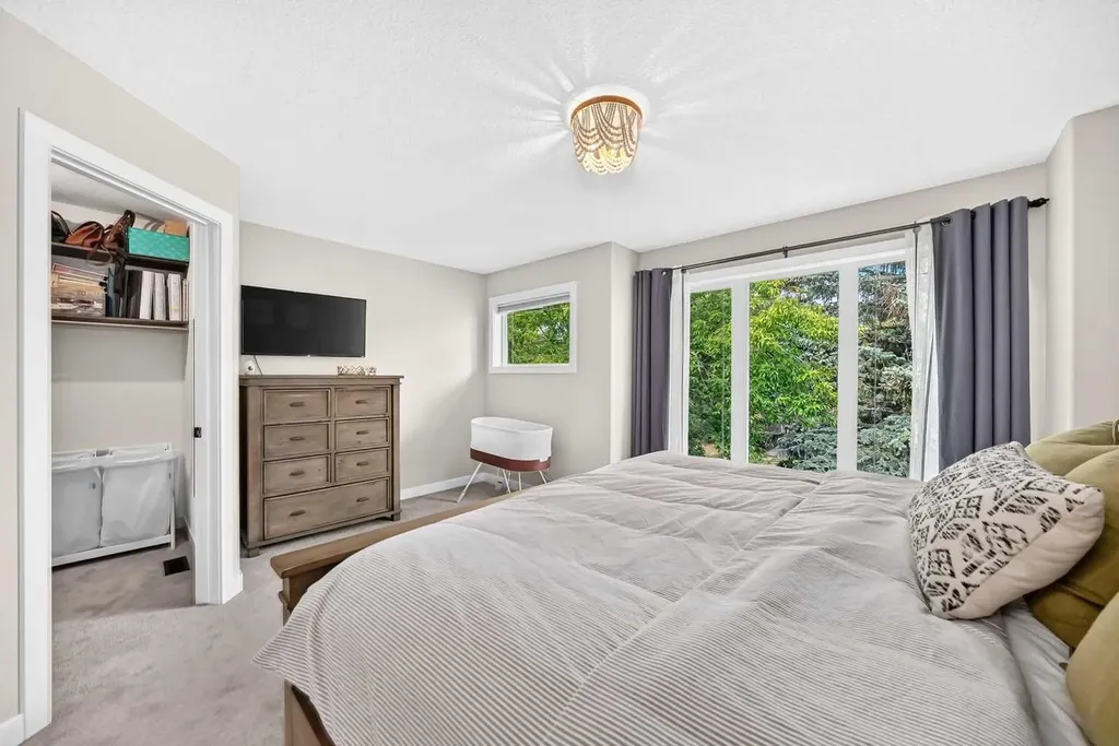 1416 43 Street SW Calgary AB T3C 2A2