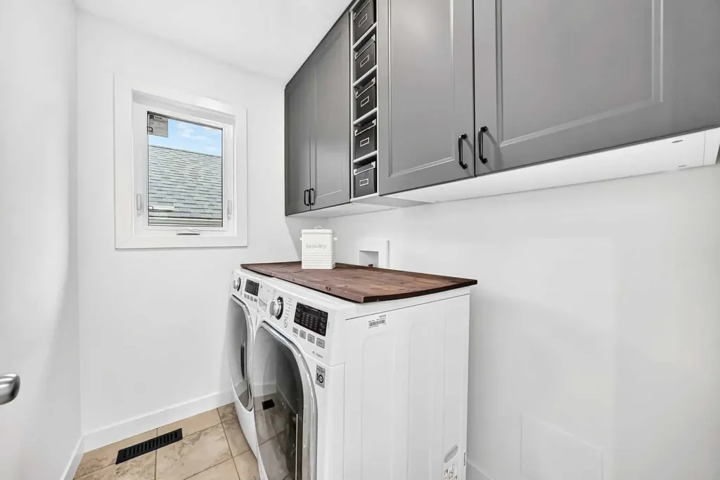 1416 43 Street SW Calgary AB T3C 2A2
