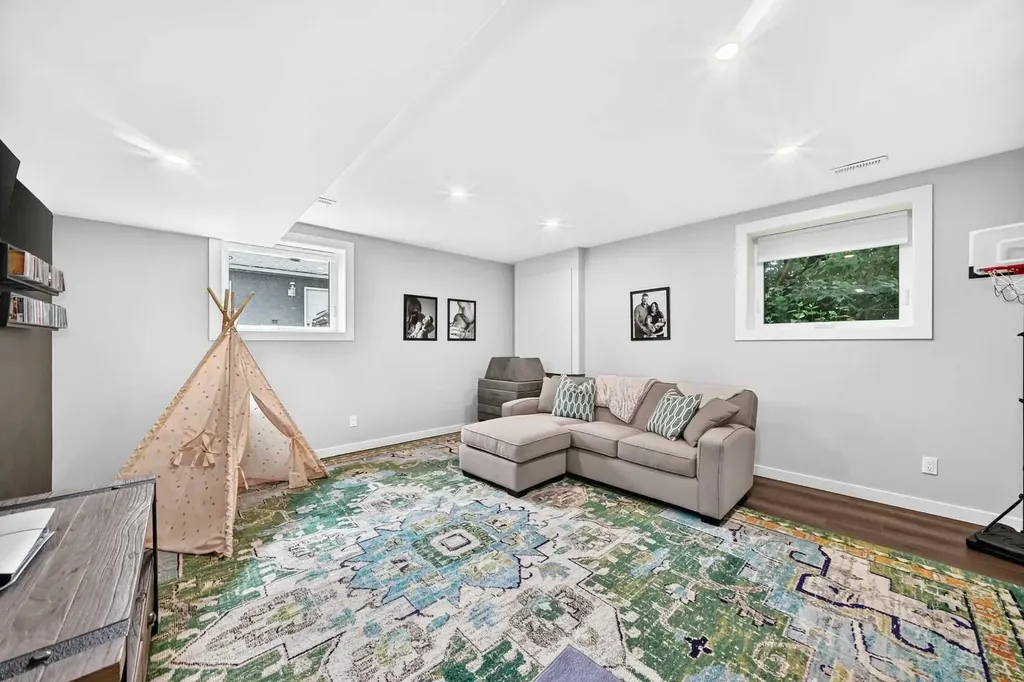 1416 43 Street SW Calgary AB T3C 2A2
