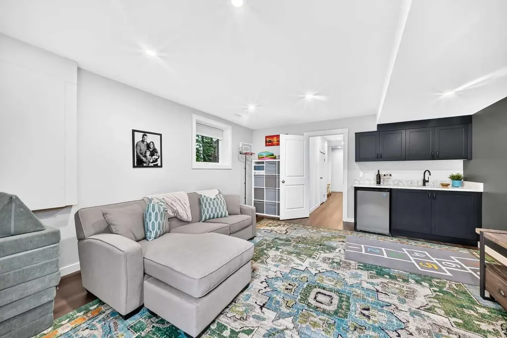 1416 43 Street SW Calgary AB T3C 2A2