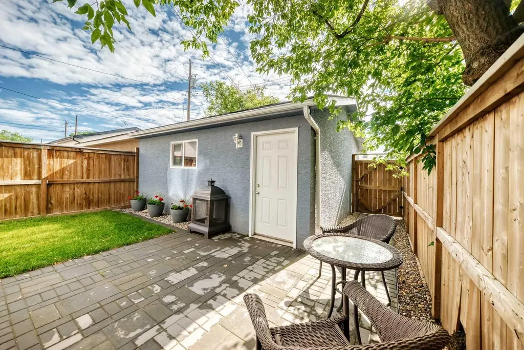 1416 43 Street SW Calgary AB T3C 2A2