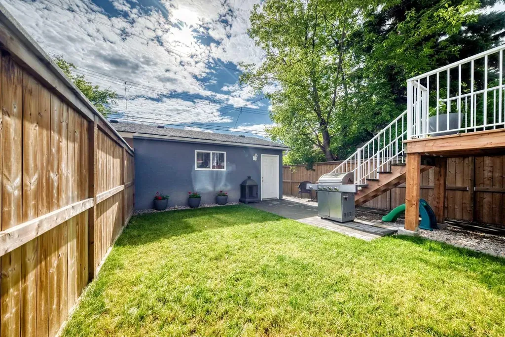 1416 43 Street SW Calgary AB T3C 2A2