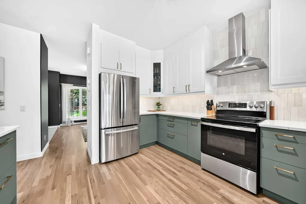 1416 43 Street SW Calgary AB T3C 2A2