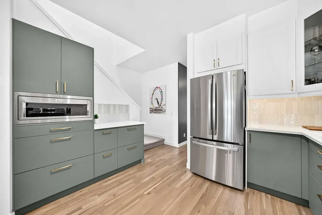 1416 43 Street SW Calgary AB T3C 2A2