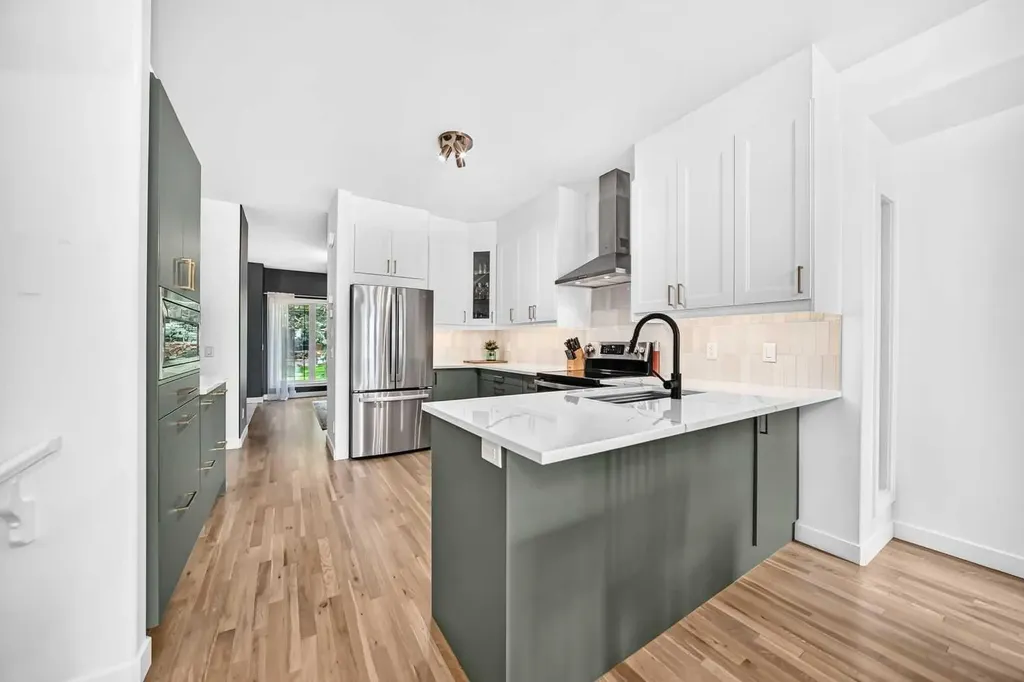 1416 43 Street SW Calgary AB T3C 2A2