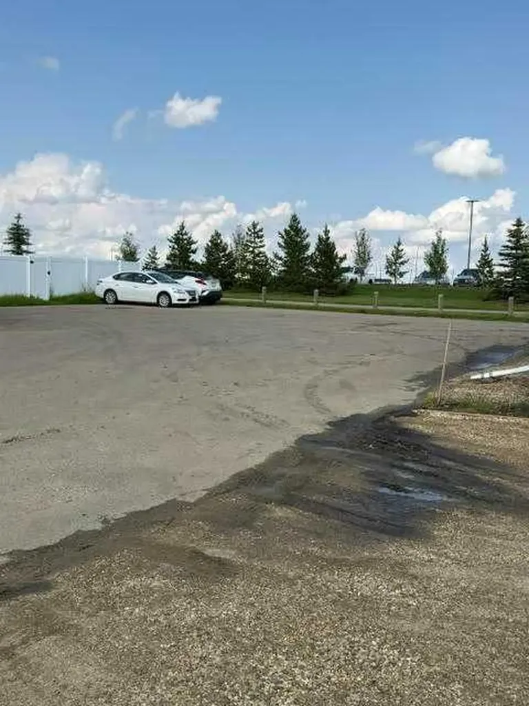 10 Memorial Parkway Rural Red Deer County AB T4E3B7