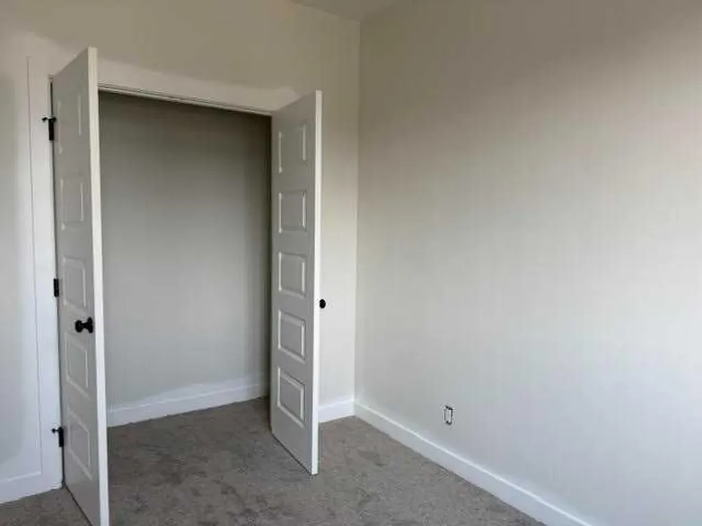 10 Memorial Parkway Rural Red Deer County AB T4E3B7