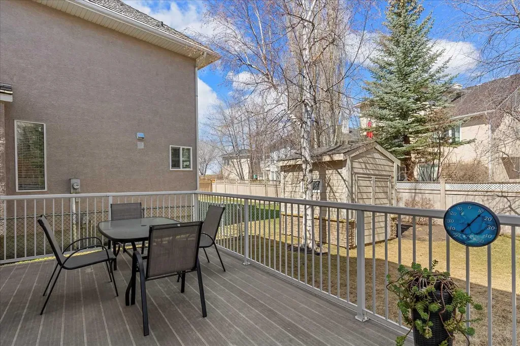 123 Schiller Crescent NW Calgary AB T3L 1W9