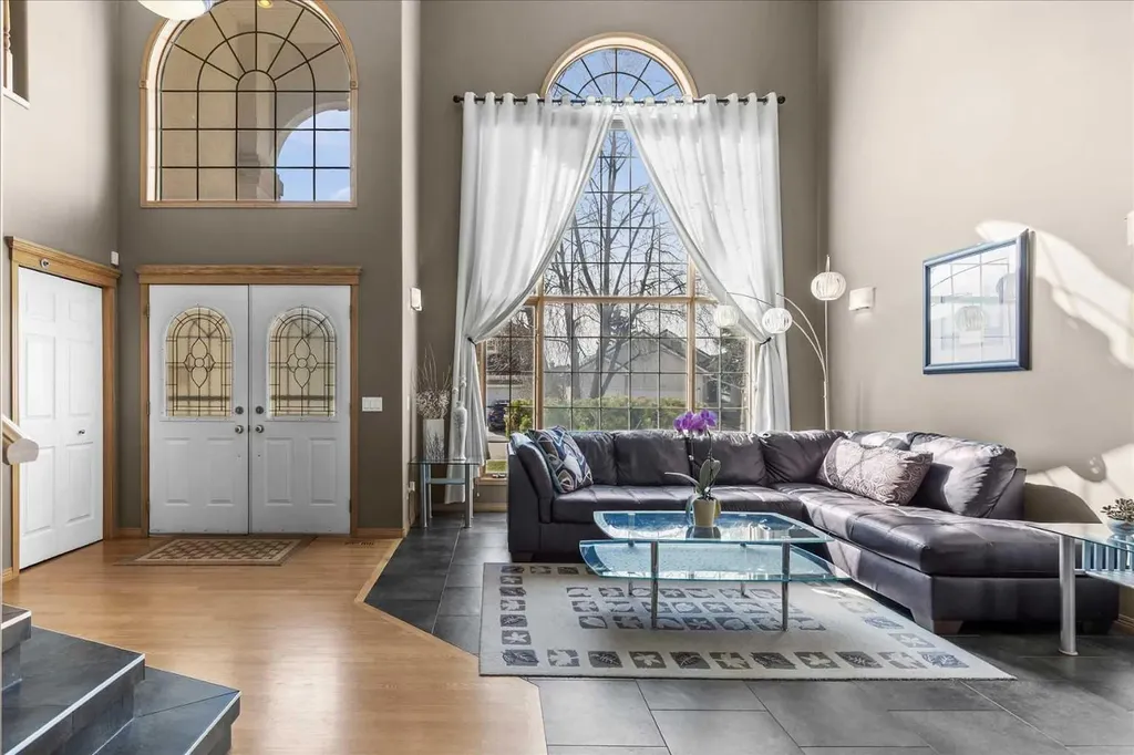 123 Schiller Crescent NW Calgary AB T3L 1W9