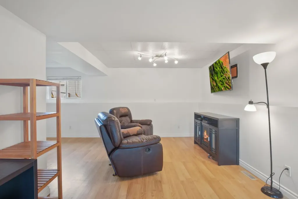 32 Kendrew Drive Red Deer AB T4P 3V2