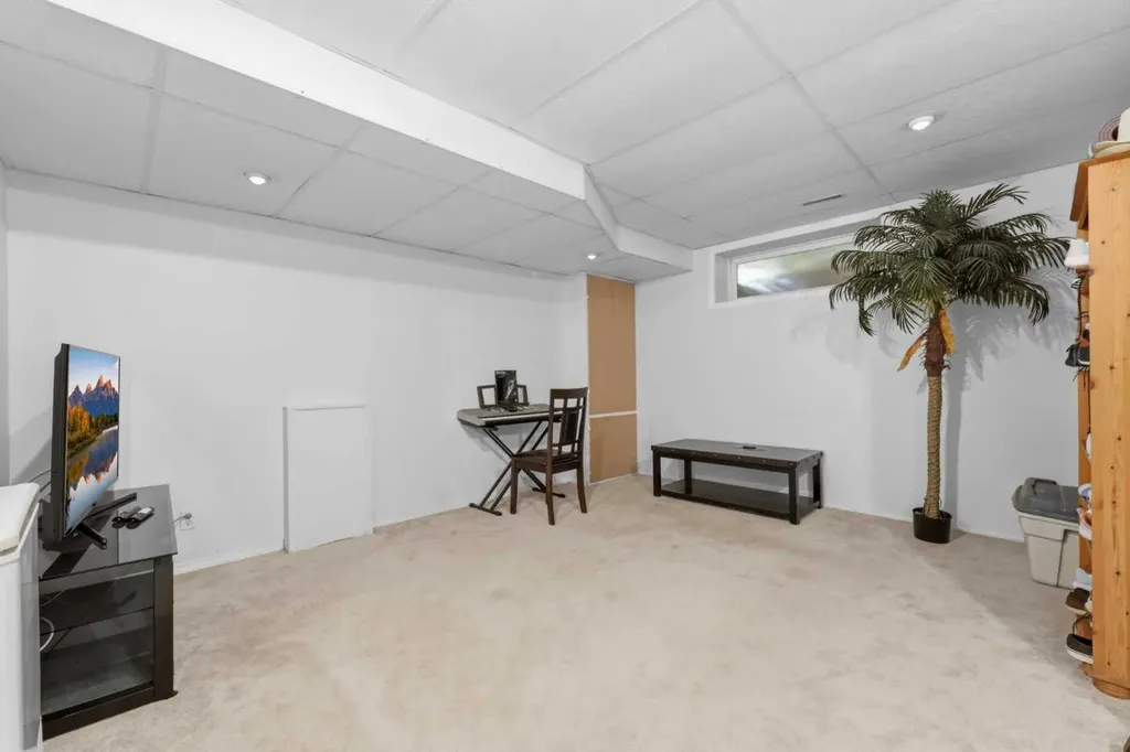 269 Tarington Close NE Calgary AB T3J3Z2