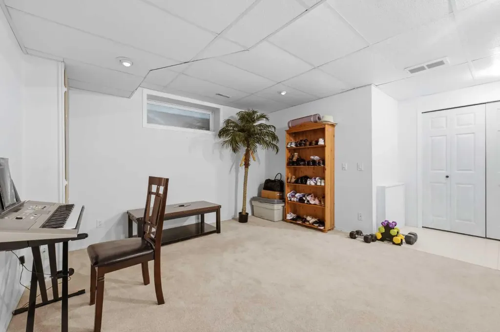 269 Tarington Close NE Calgary AB T3J3Z2