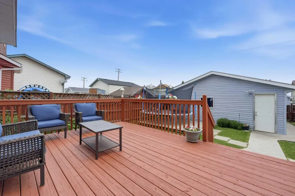 269 Tarington Close NE Calgary AB T3J3Z2
