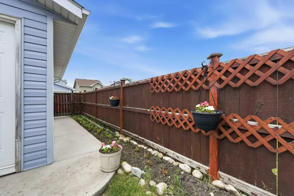 269 Tarington Close NE Calgary AB T3J3Z2