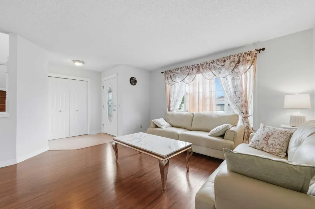 269 Tarington Close NE Calgary AB T3J3Z2