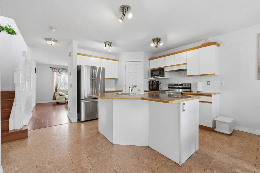 269 Tarington Close NE Calgary AB T3J3Z2