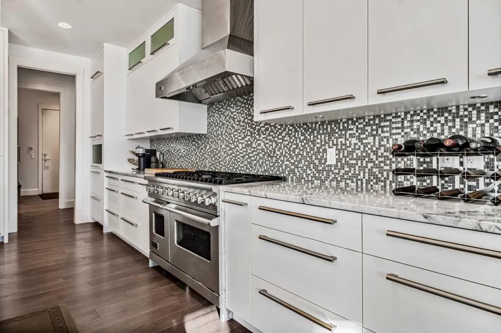405 29 Avenue NE Calgary AB T2E 2C5