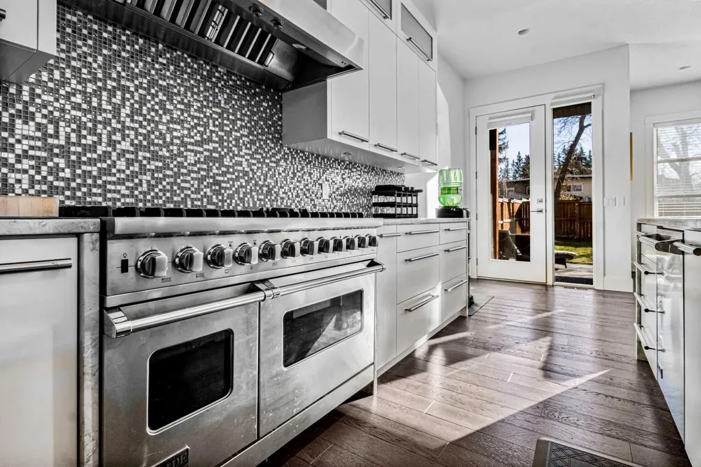 405 29 Avenue NE Calgary AB T2E 2C5