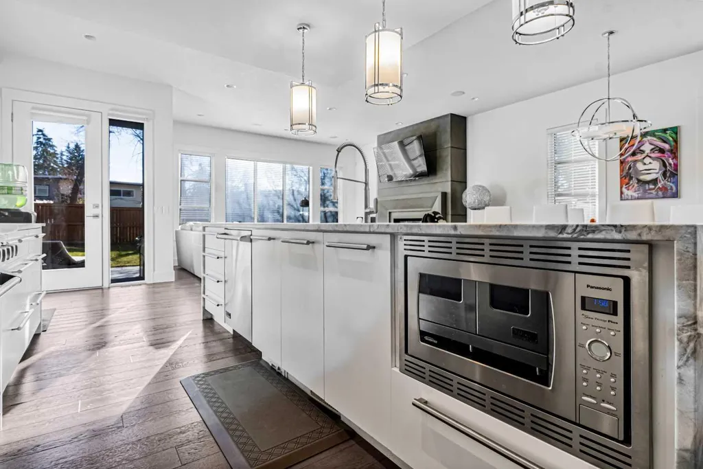 405 29 Avenue NE Calgary AB T2E 2C5
