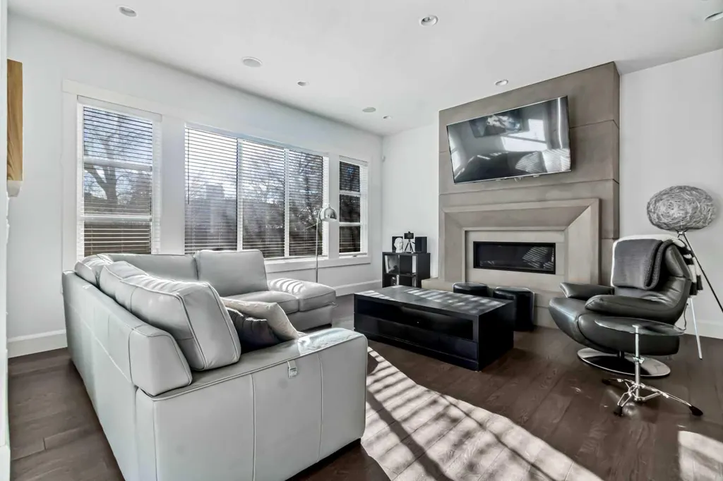405 29 Avenue NE Calgary AB T2E 2C5