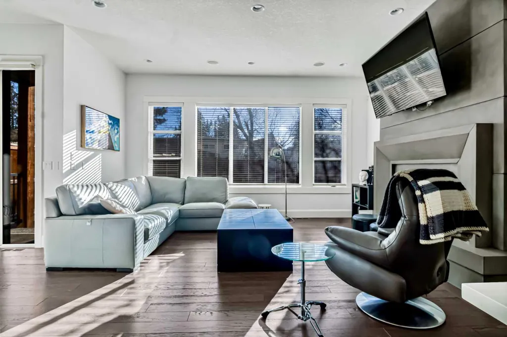 405 29 Avenue NE Calgary AB T2E 2C5