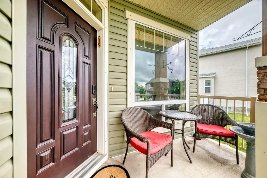 188 Magenta Crescent Chestermere AB T1X 1C7