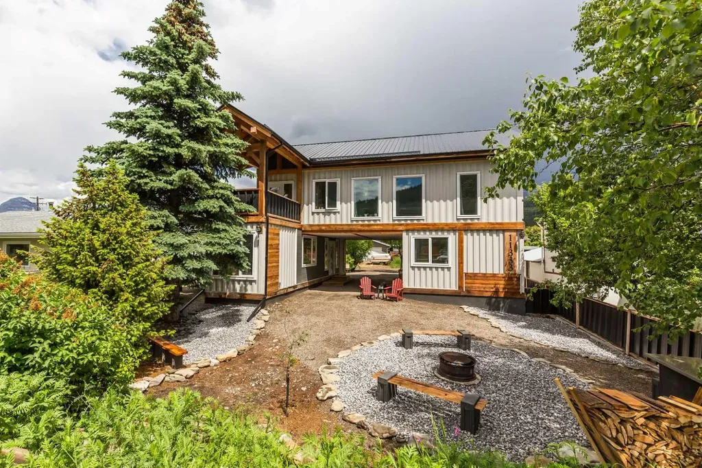11333 20 Avenue Blairmore AB T0K0E0