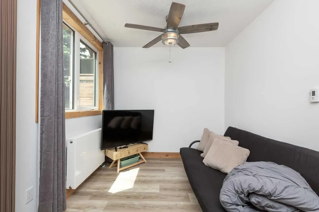11333 20 Avenue Blairmore AB T0K0E0