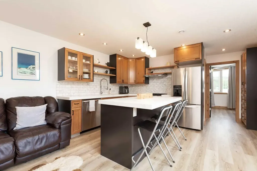 11333 20 Avenue Blairmore AB T0K0E0